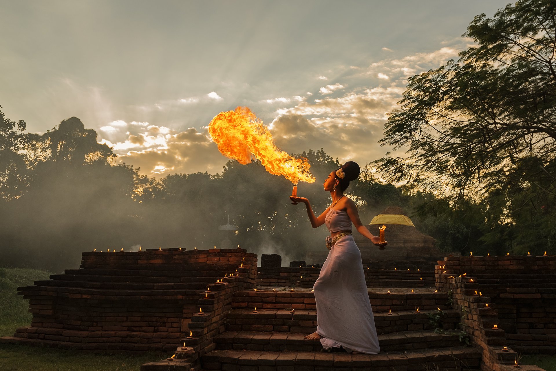  Come witness the enchanting beauty of Thailand's Lantern Festival! Bildidee 