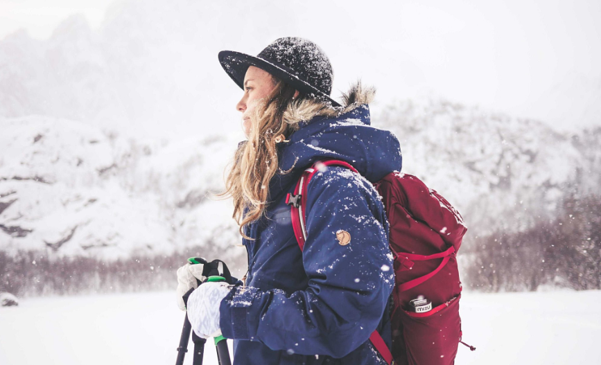 chanellesladicsprsntadventureretreatsplitboarding